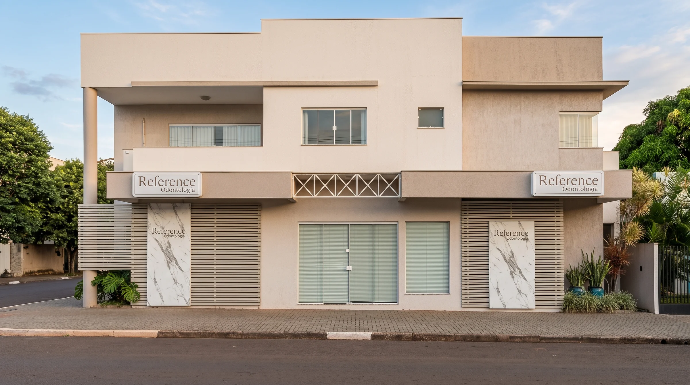 Fachada do prédio da Reference Odontologia, na Rua Sousa Naves, em Toledo/PR